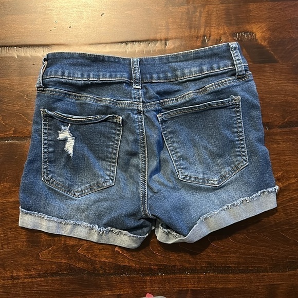 SO Medium Wash Denim Jean Shorts Size 3 - Picture 7 of 9